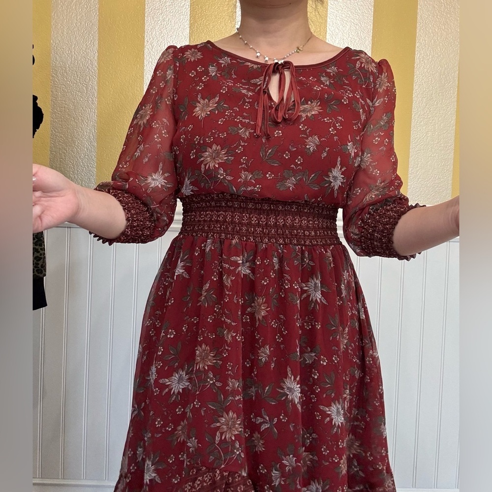 Elegant Floral Red Dress - Picture 4 of 8
